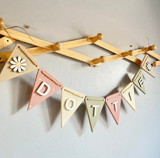 Daisy Name Bunting Personalised nursery name banner Girl bedroom decor Pastel Nursery Daisy Garland Baby Pink floral decor Flower bunting