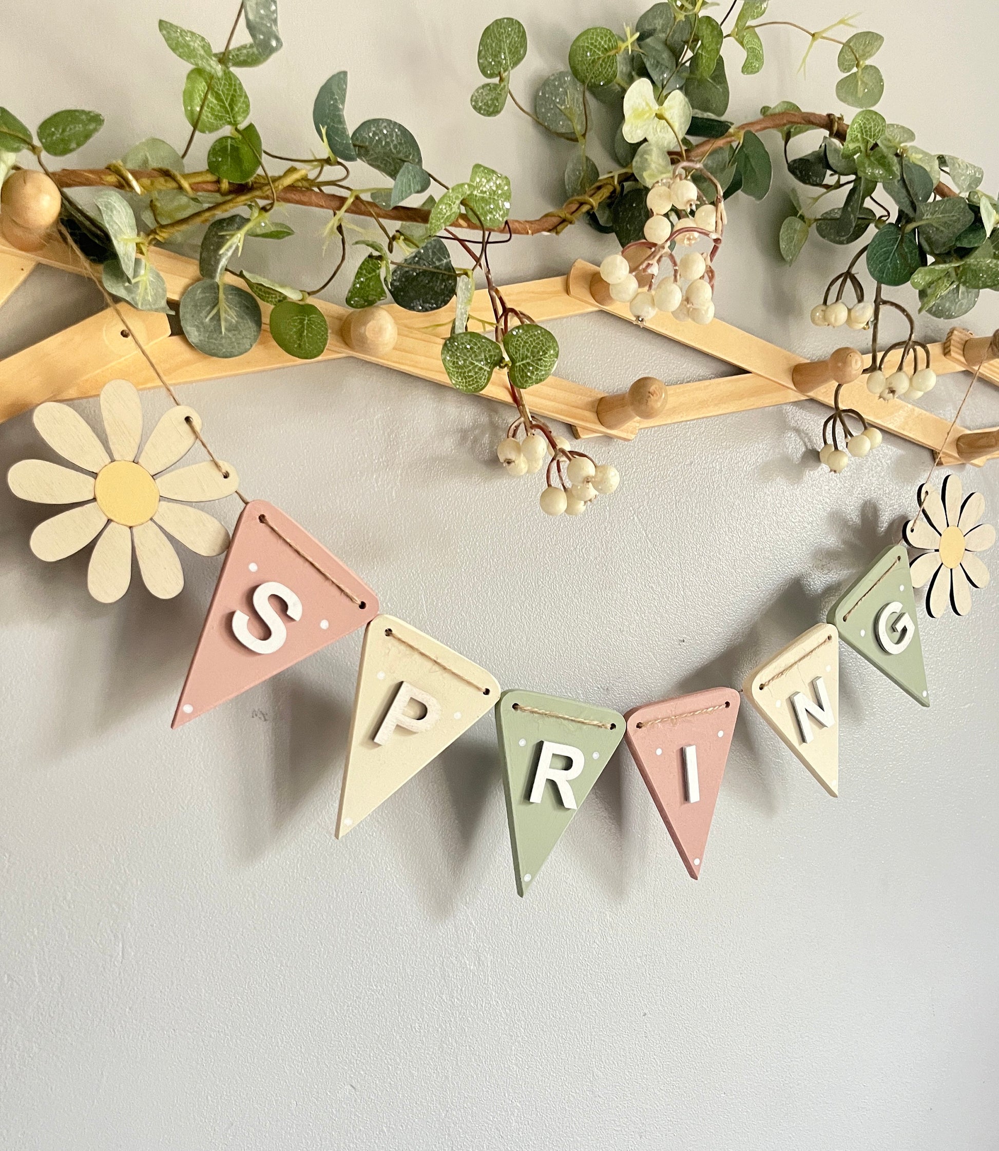 Daisy Easter bunting decorations garland for tree Easter wall hanging Easter home decorations pastel bunting spring daisy flower decoration