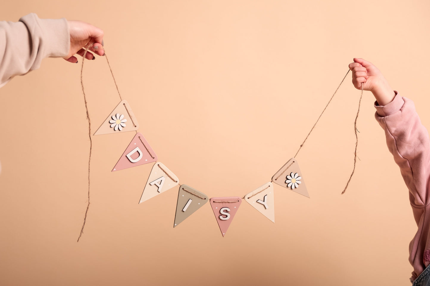 Daisy Name Bunting Personalised nursery name banner Girl bedroom decor Pastel Nursery Daisy Garland Baby Pink floral decor Flower bunting