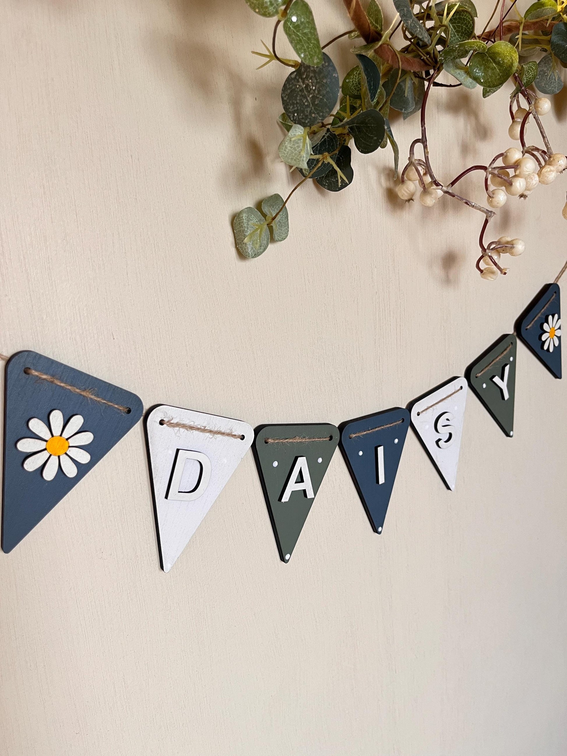 Daisy Name Bunting Personalised nursery name banner Girl bedroom decor Pastel Nursery Daisy Garland Baby Pink floral decor Flower bunting