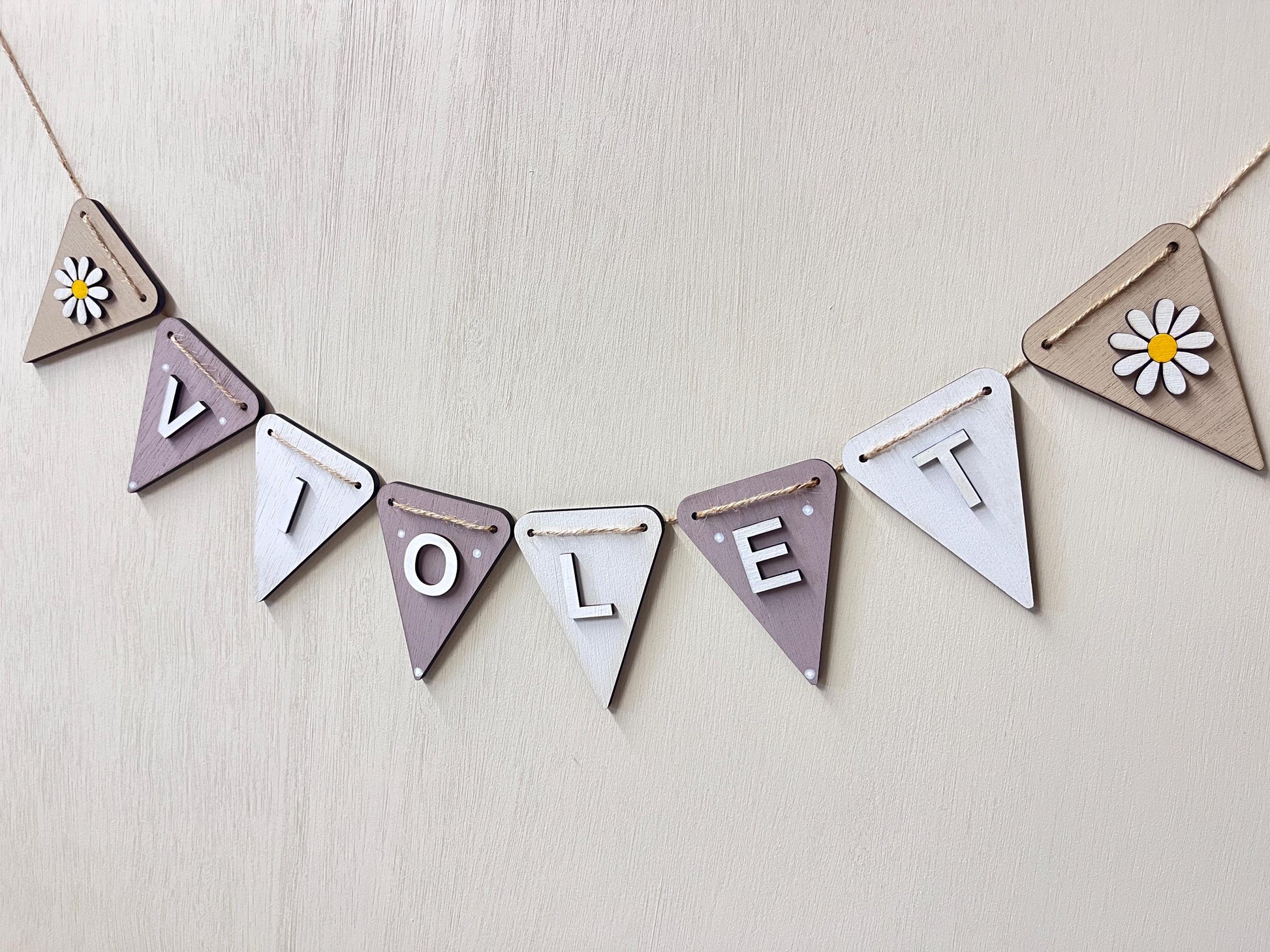 Daisy Name Bunting Personalised nursery name banner Girl bedroom decor Pastel Nursery Daisy Garland Baby Pink floral decor Flower bunting